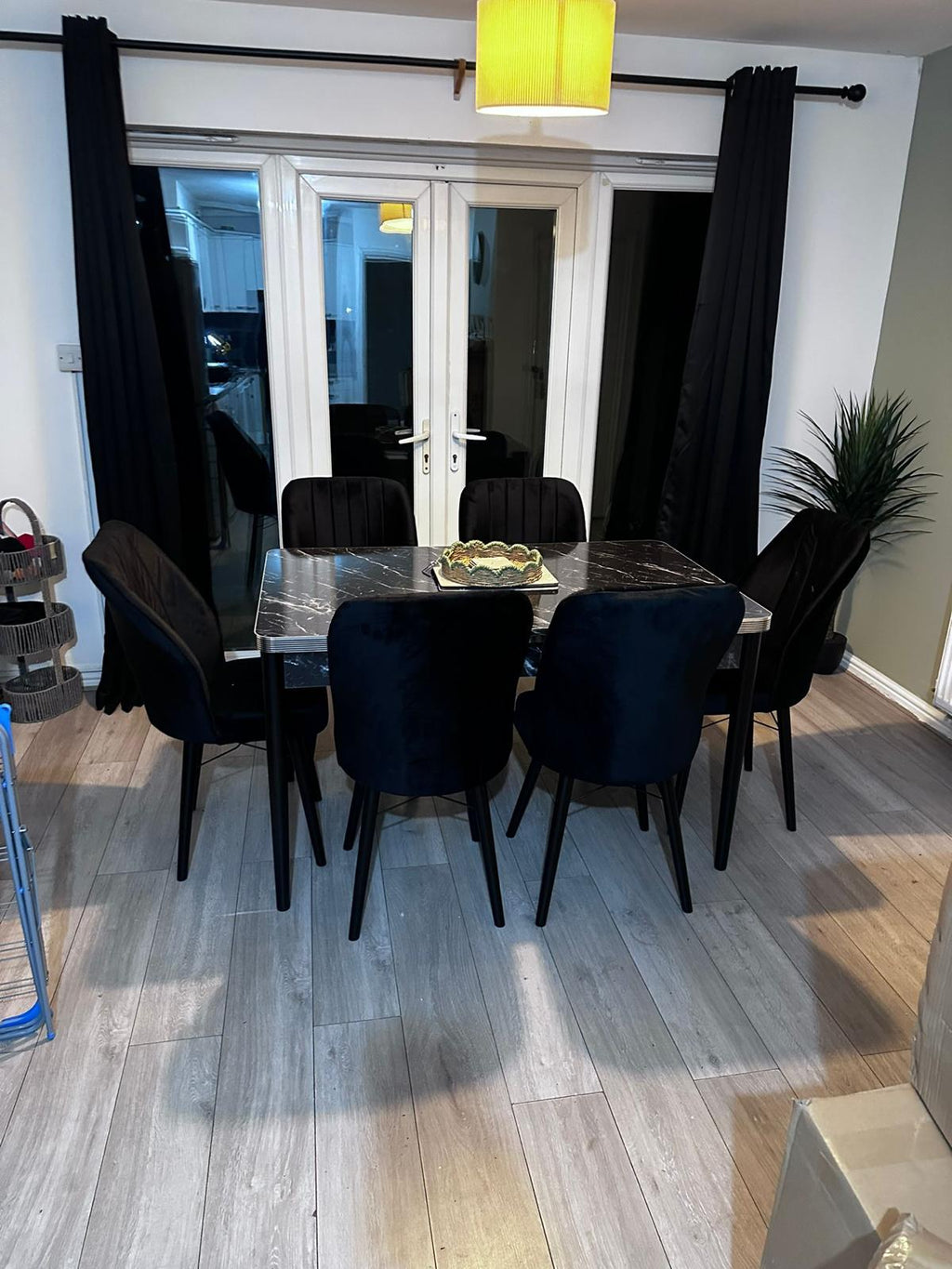 Dinning table with chairs